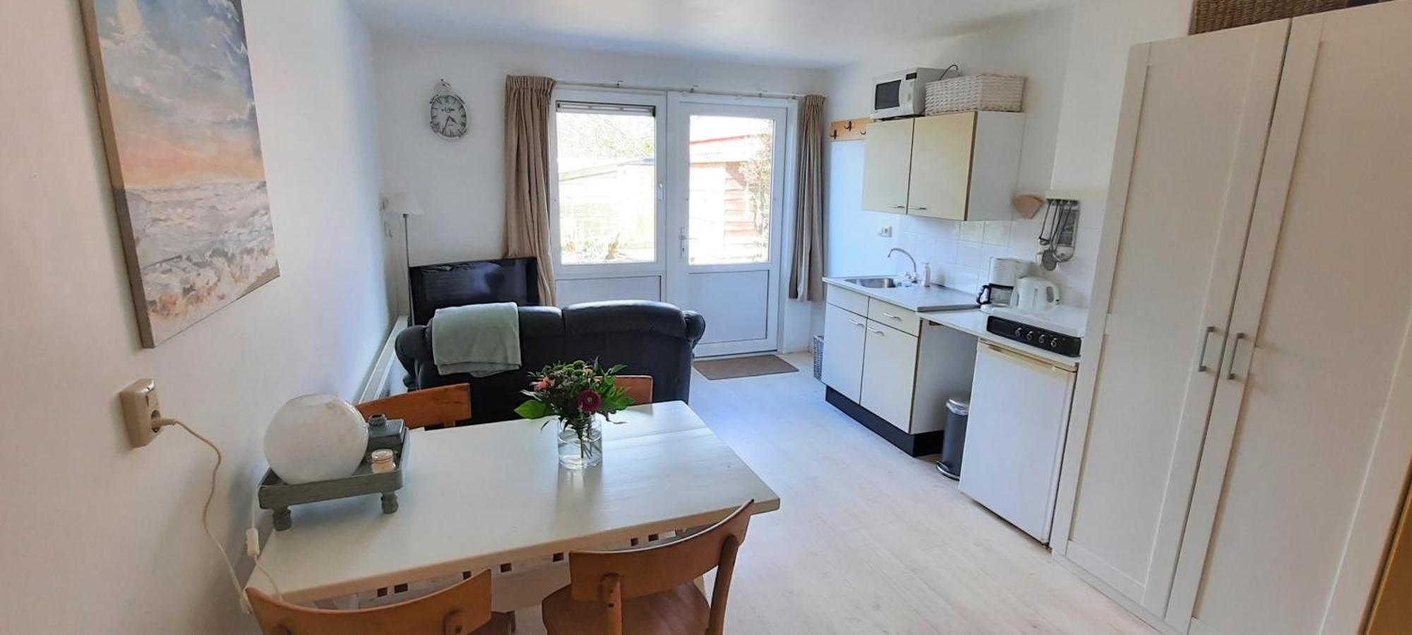 Appartement 2 Met Terras Aan De Tuin Van Op De Roemte Baflo 外观 照片